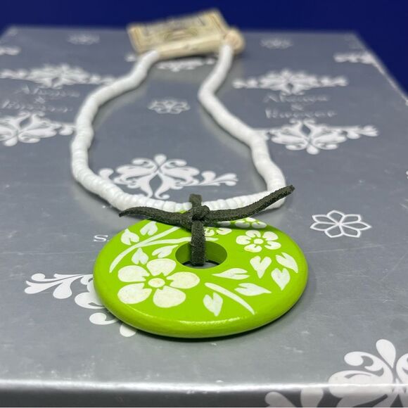 Panama Jack Puka Shell Wooden Painted Floral Pendant Necklace NWT - Picture 9 of 10